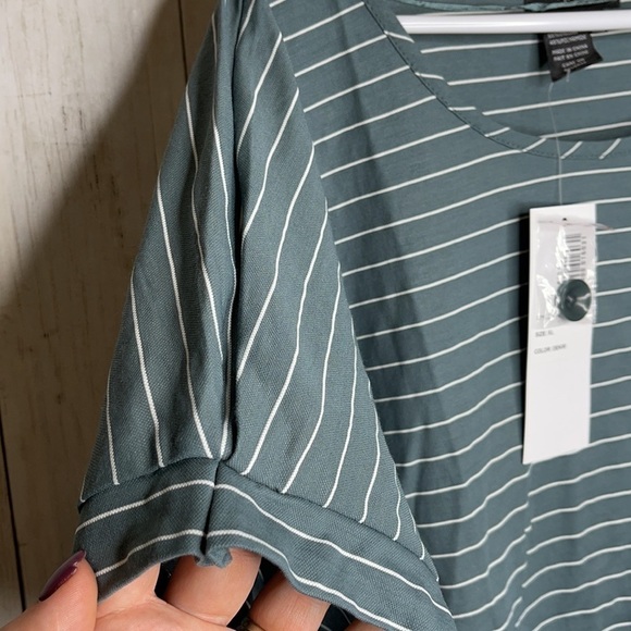 NWT Papillon striped dolman sleeve button top - Picture 8 of 8